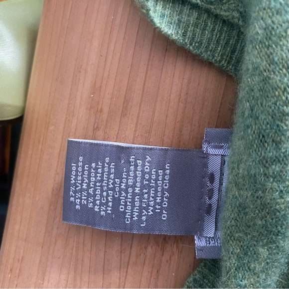 Green V-Neck Sweater Sz Small (Fits XS) -Ann Taylor - Picture 8 of 8